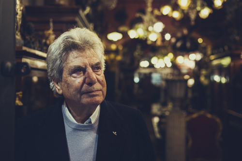 Mario Prilli a formar paratrooper, father in the Vatican and now owns a antique shop in Rome, Italy