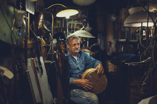 Mohsen Kasirossafar a repairer of wooden instruments